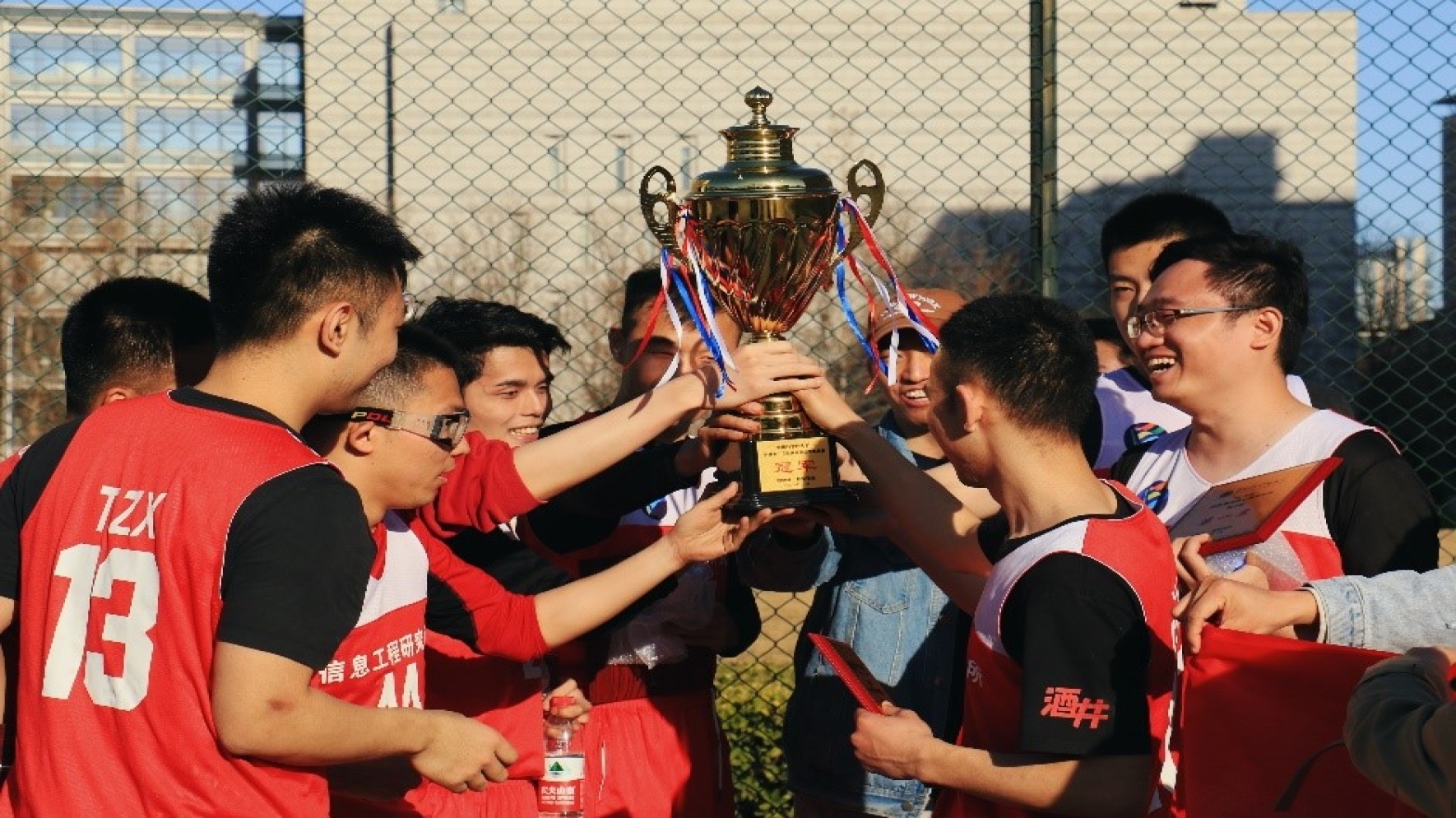 信息工程研究所研究生篮球队首次斩获国科大“科苑杯”京区联赛冠军